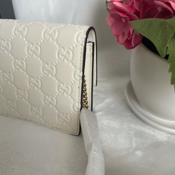 Gucci Guccissima Cherry accent Wallet on chain, mini crossbody white leather - Picture 10 of 16